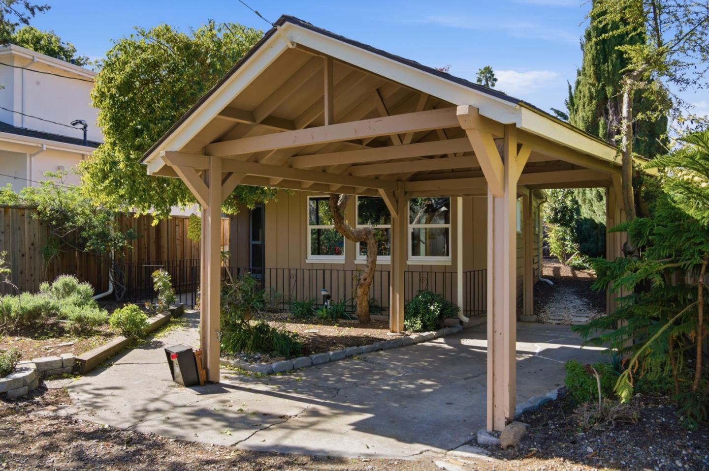601 Palmer Lane