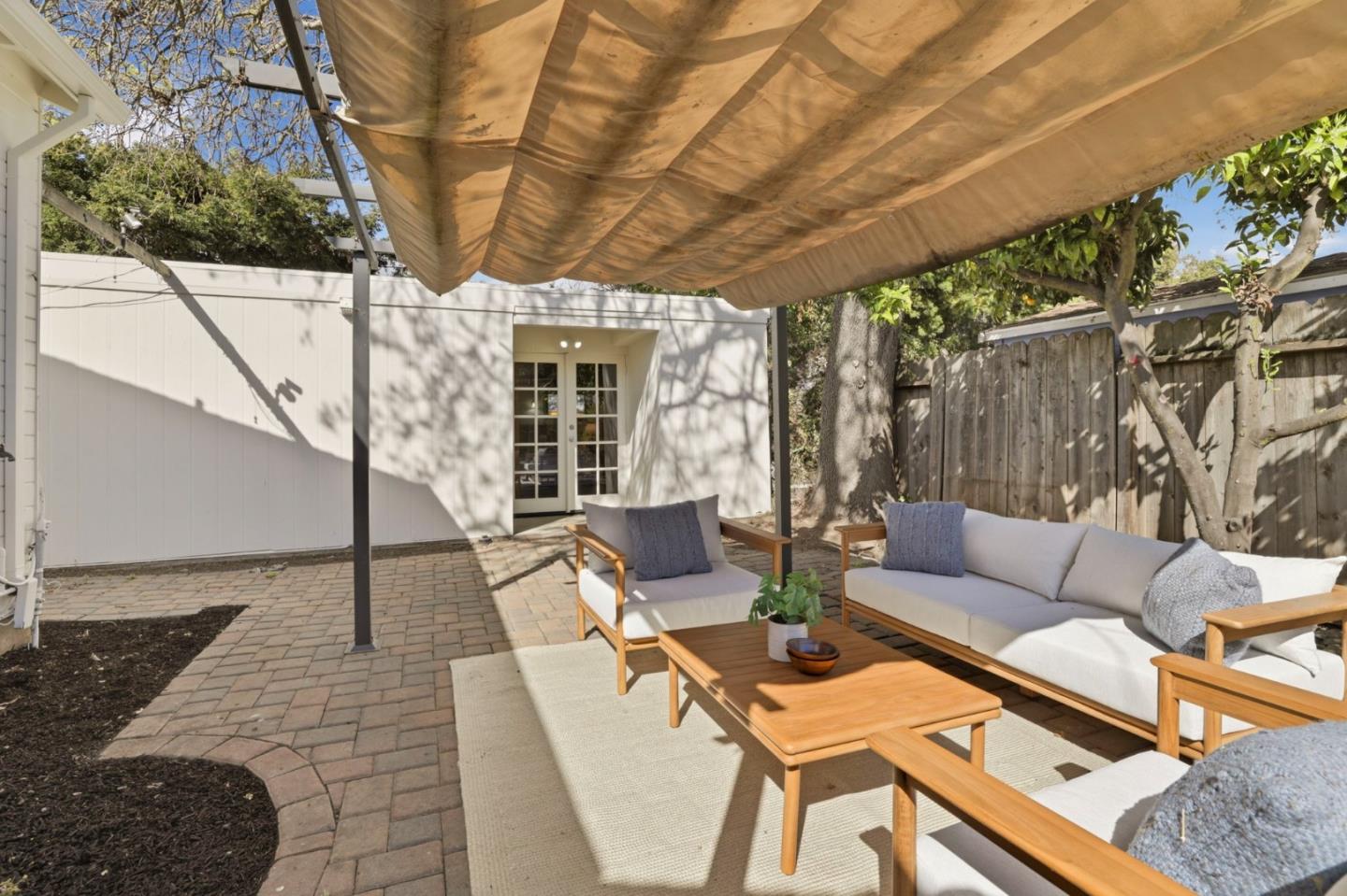 1017 Henderson Avenue