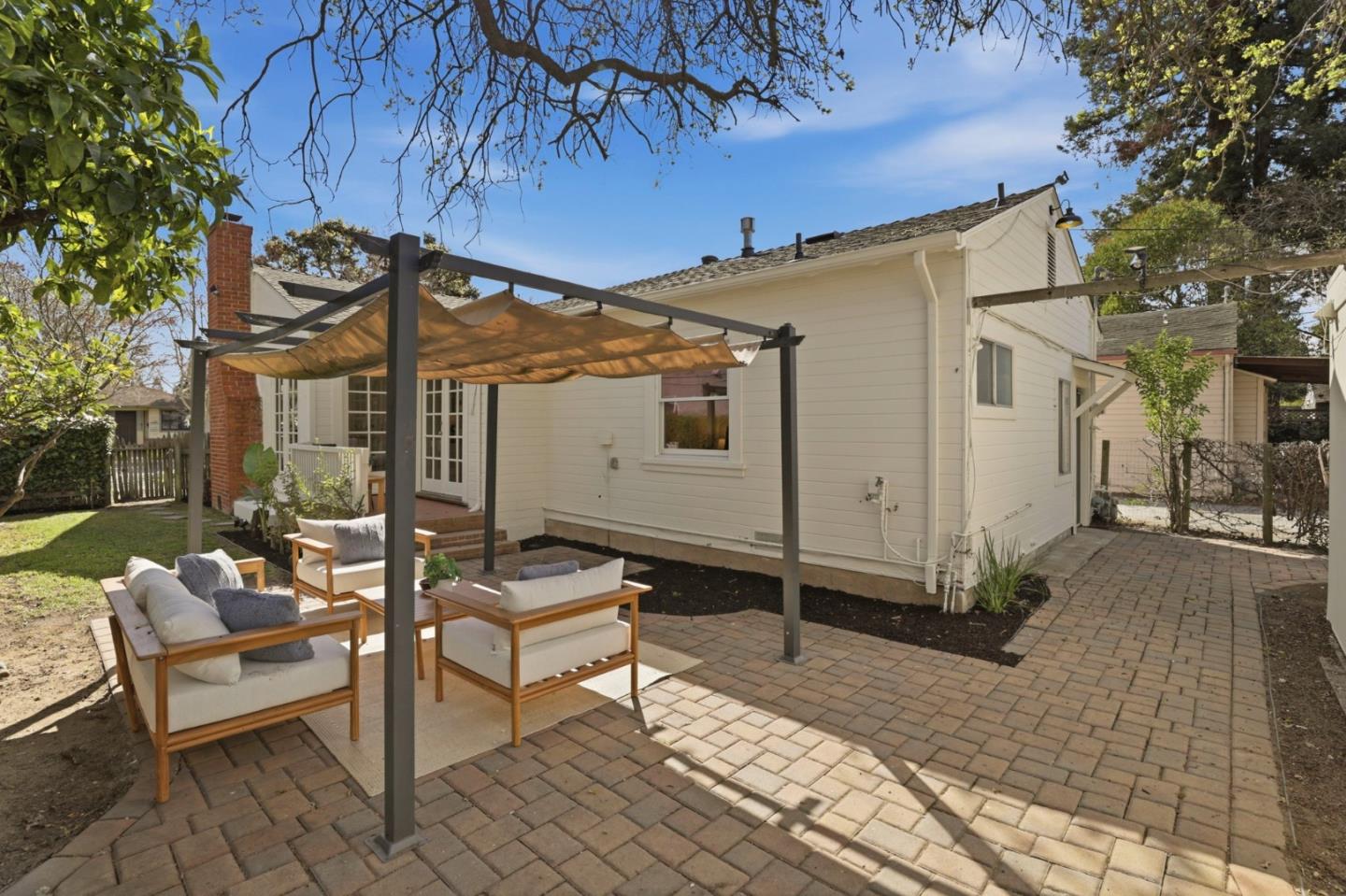 1017 Henderson Avenue