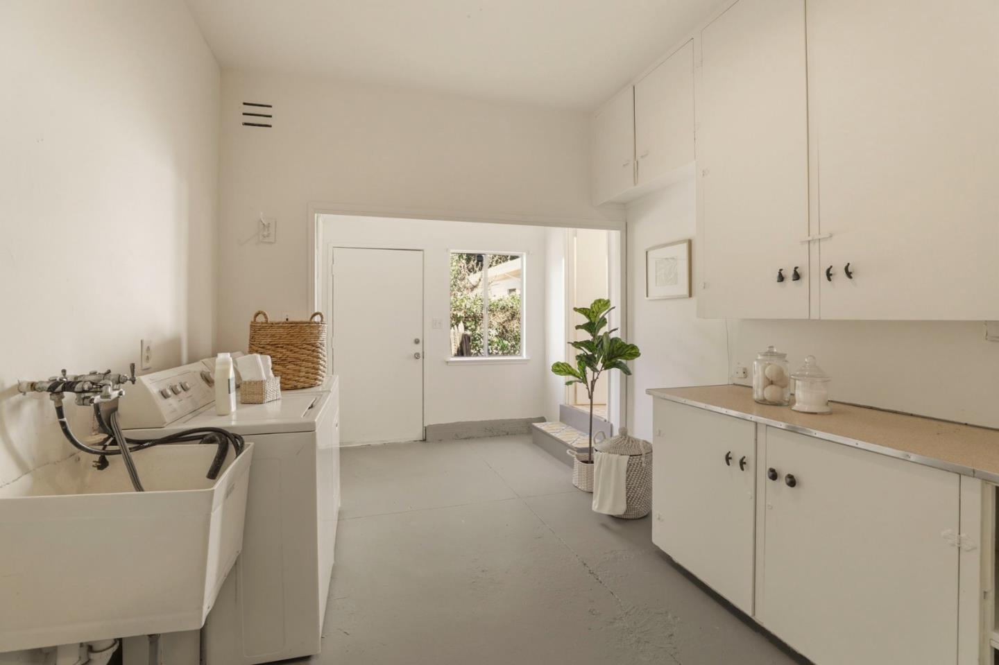 1017 Henderson Avenue