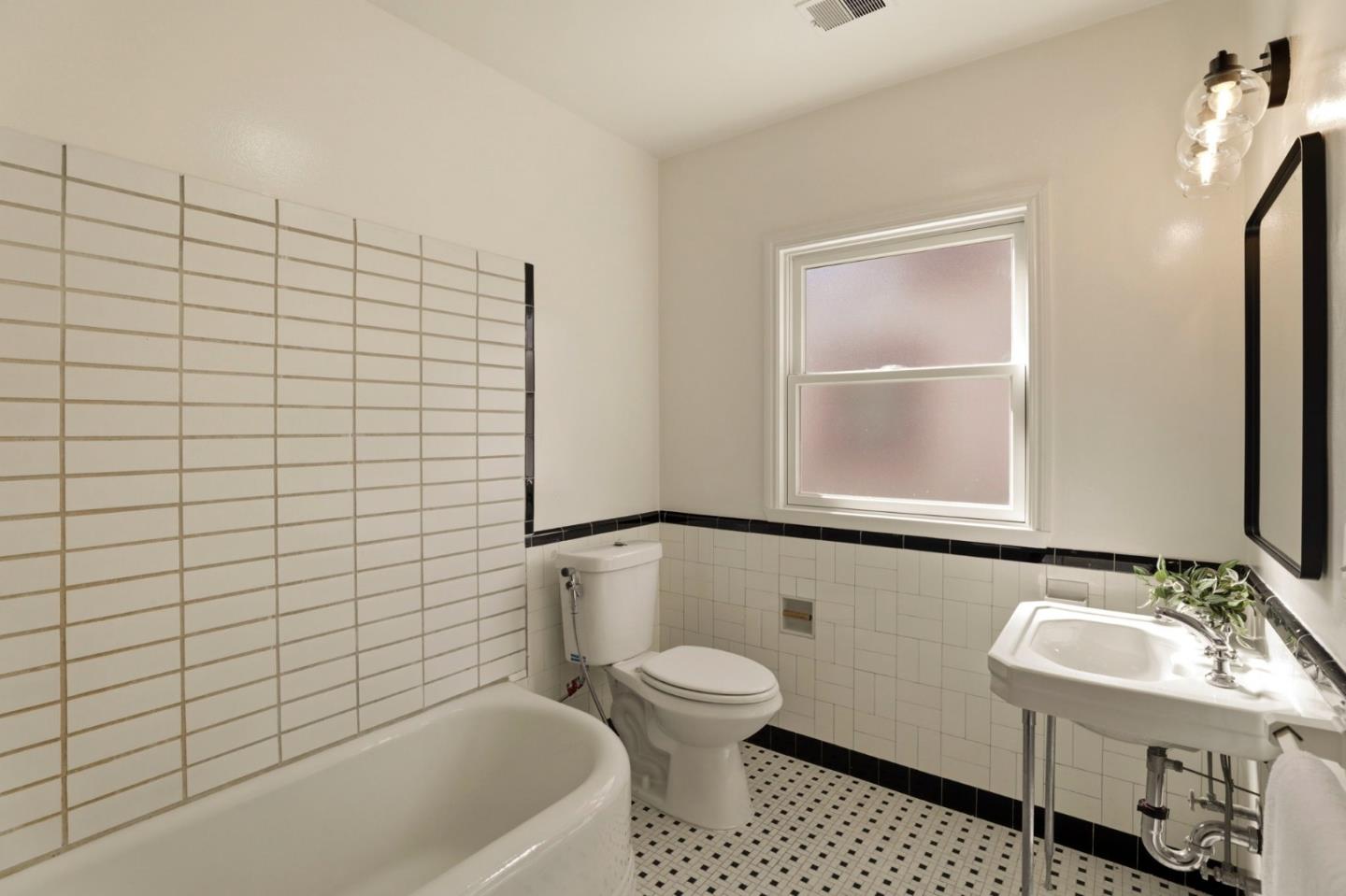 1017 Henderson Avenue