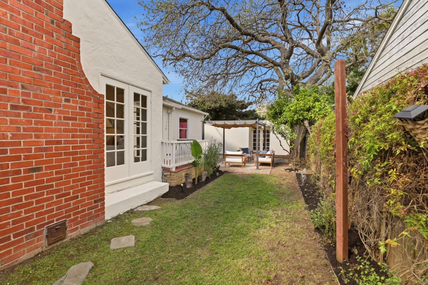 1017 Henderson Avenue