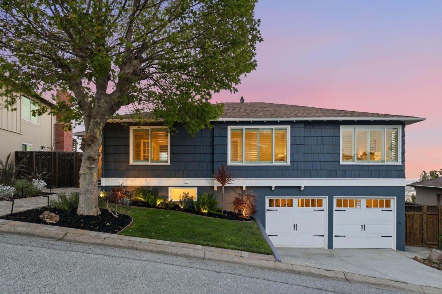 1049 Buckland Avenue