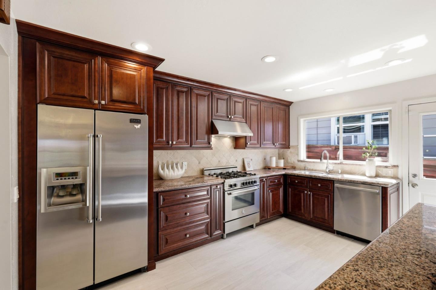 385 Ridge RD
