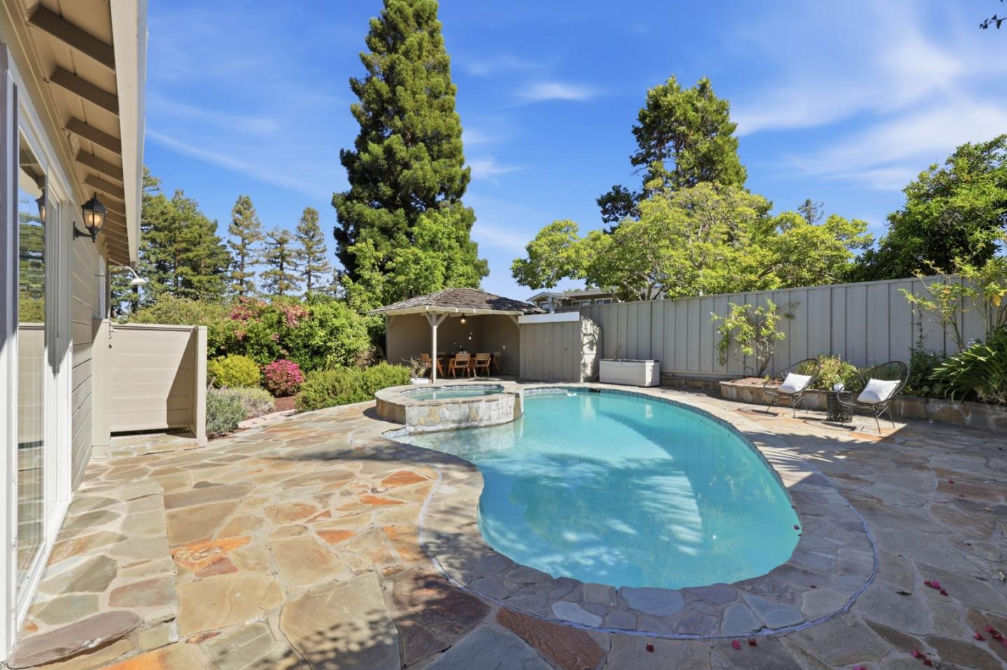 385 Ridge RD
