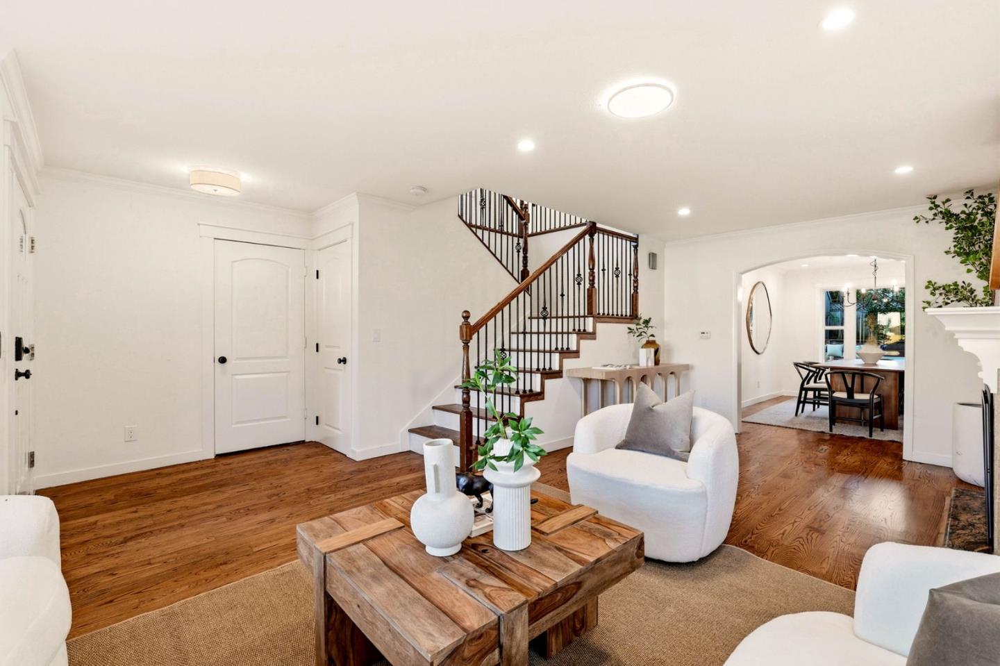 577 Maple AVE