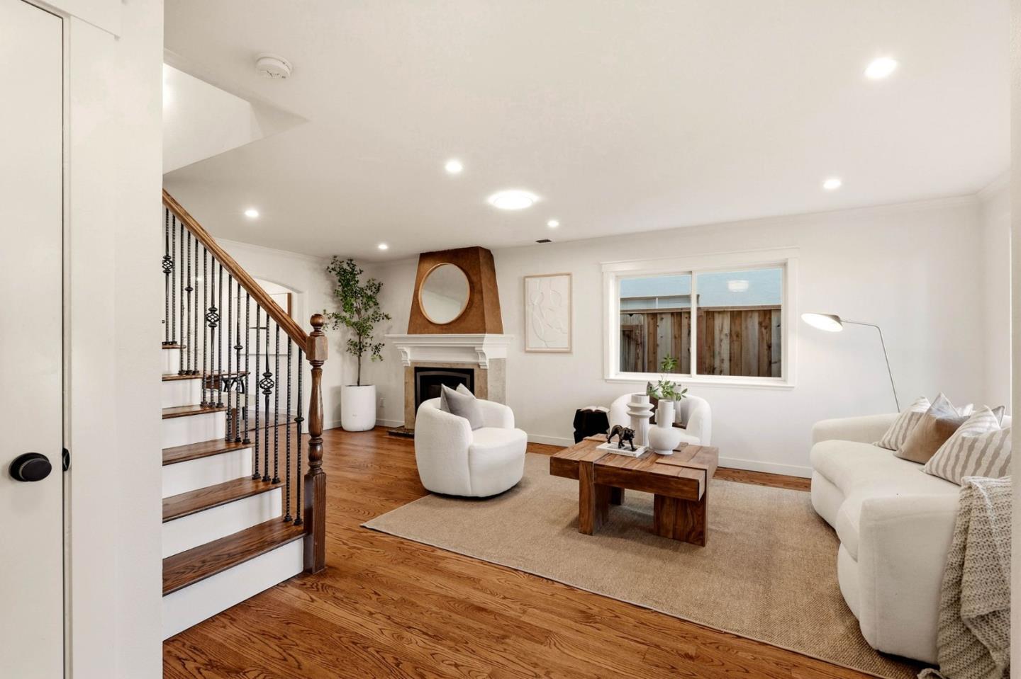 577 Maple AVE