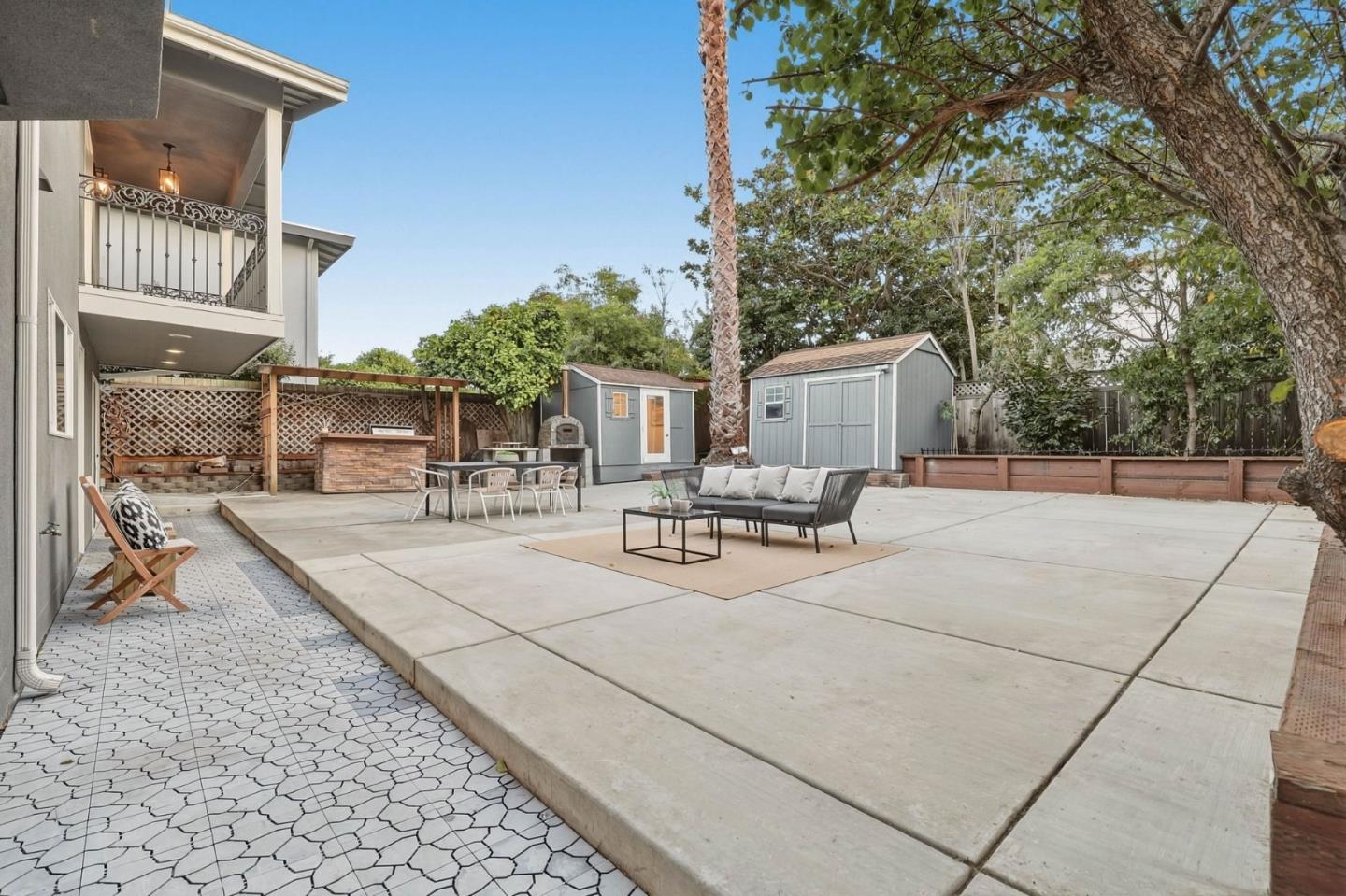 577 Maple AVE
