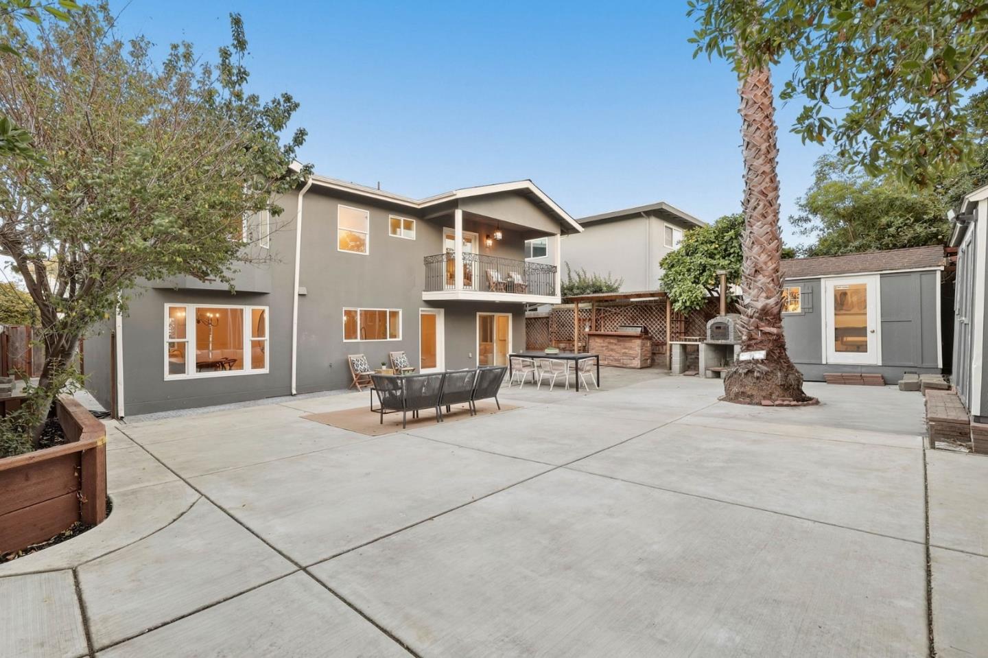 577 Maple AVE