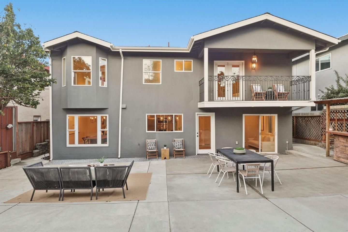 577 Maple AVE