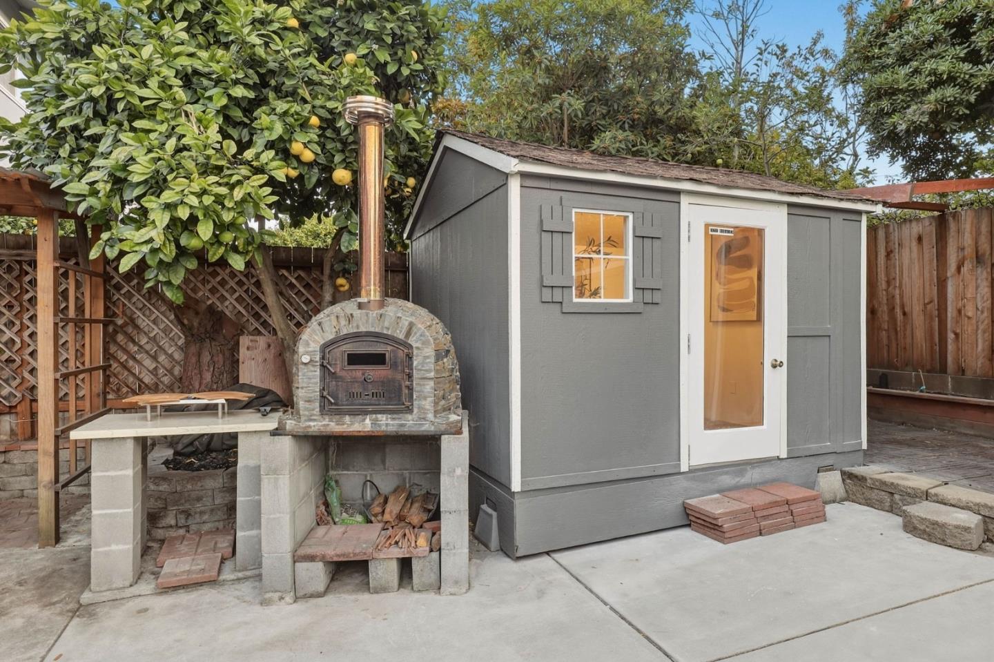 577 Maple AVE