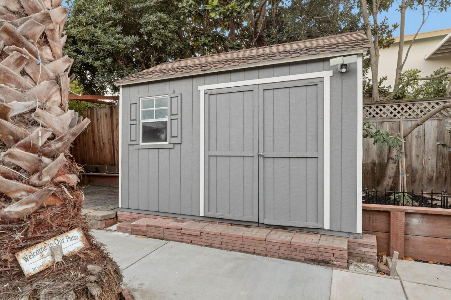 577 Maple AVE