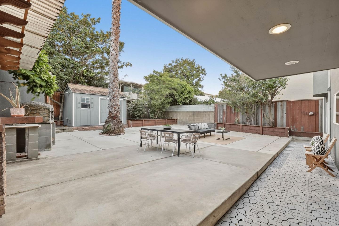 577 Maple AVE