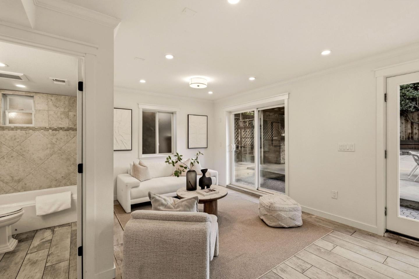 577 Maple AVE