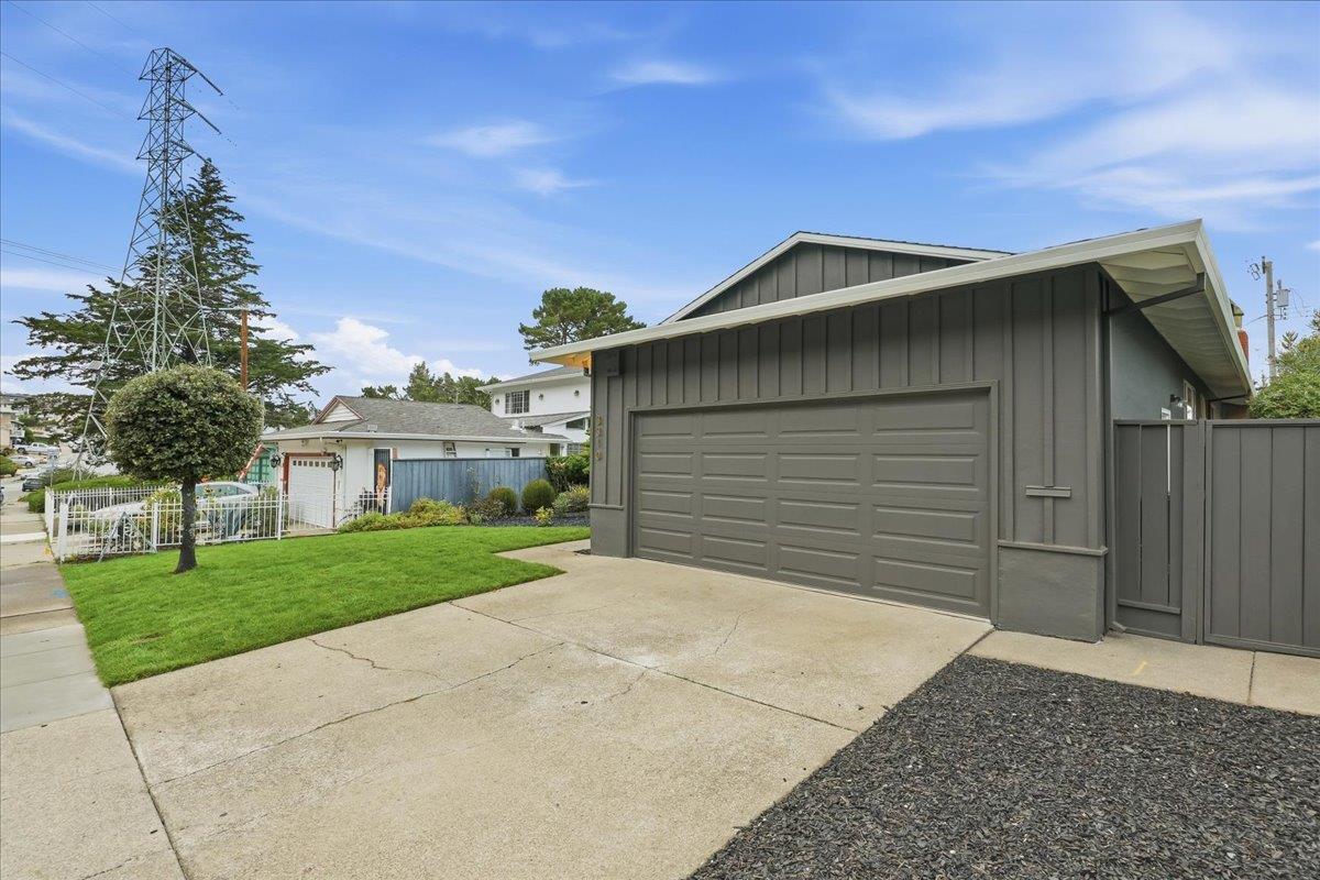 3310 Fleetwood DR