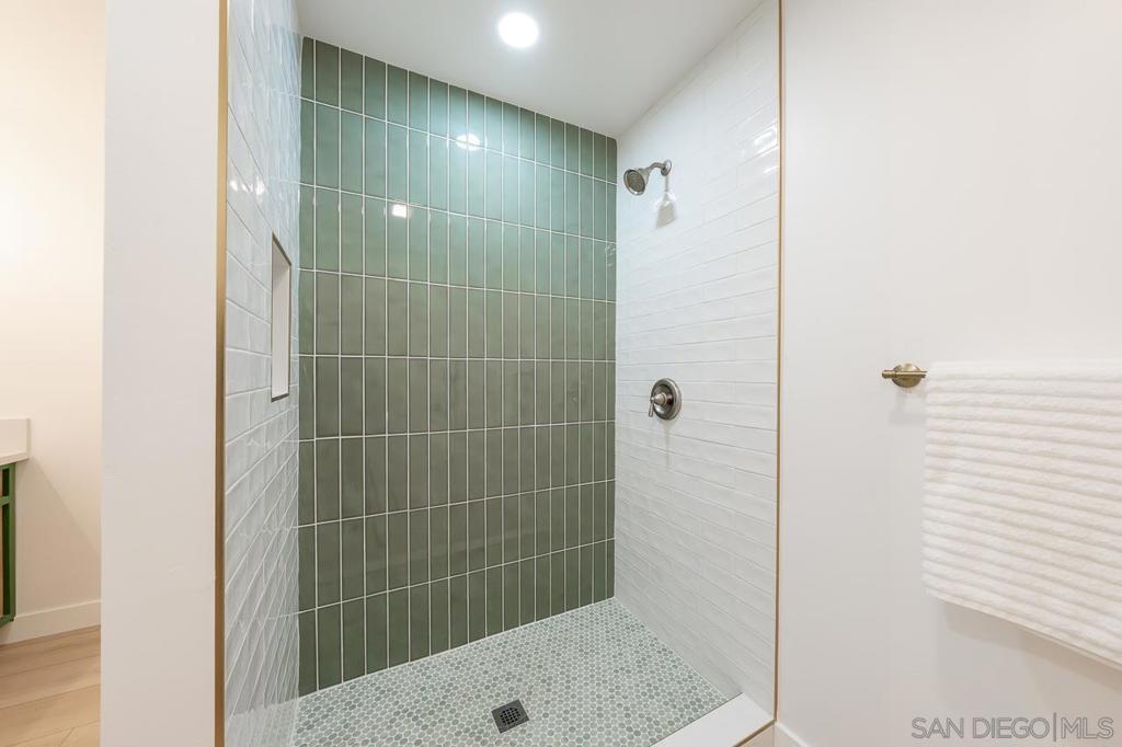5435 Del Cerro Blvd