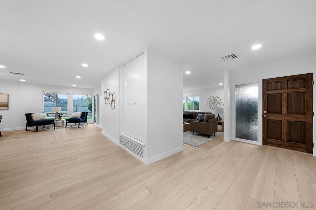 5435 Del Cerro Blvd