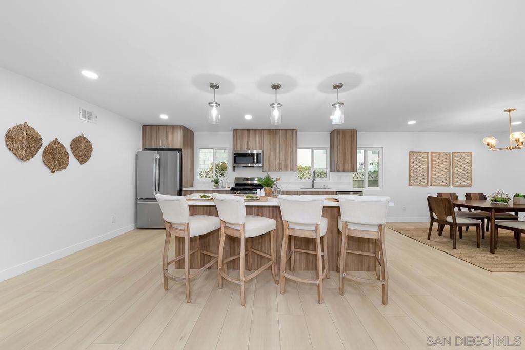 5435 Del Cerro Blvd