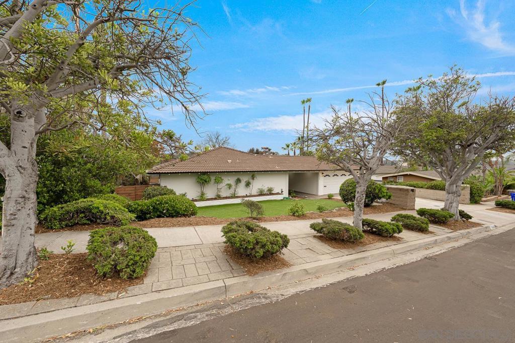 5435 Del Cerro Blvd