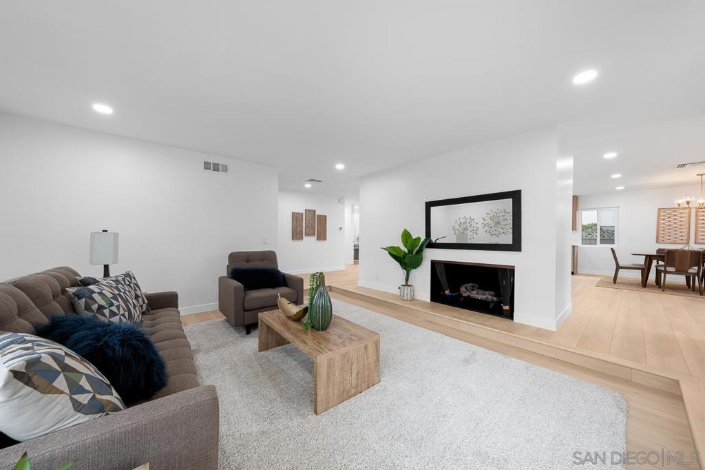 5435 Del Cerro Blvd