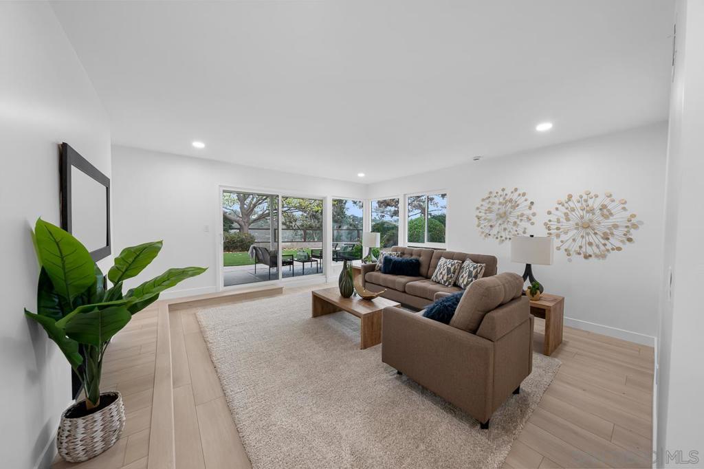 5435 Del Cerro Blvd