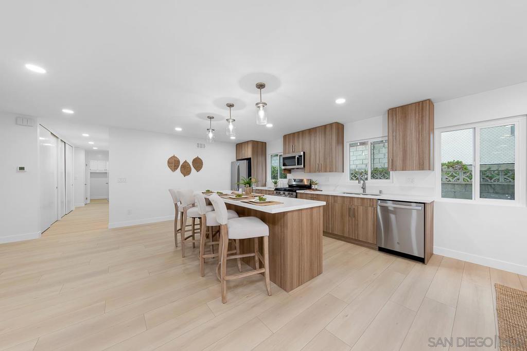 5435 Del Cerro Blvd