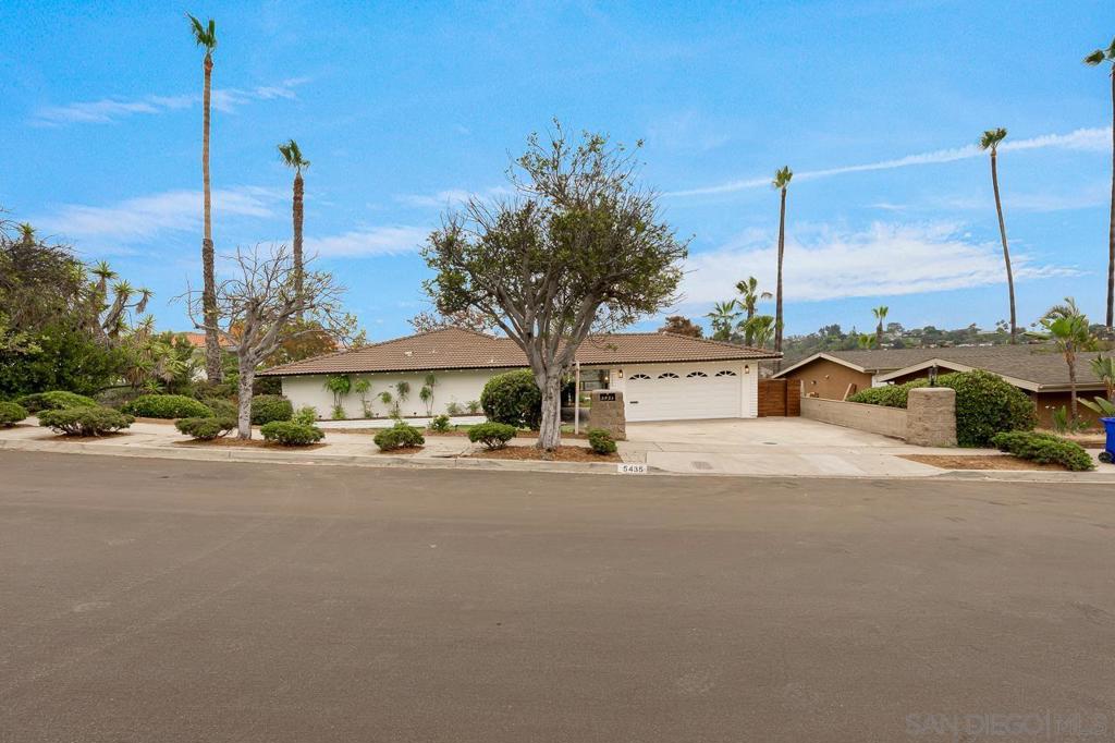 5435 Del Cerro Blvd