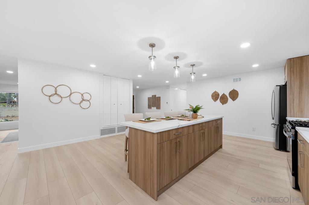 5435 Del Cerro Blvd