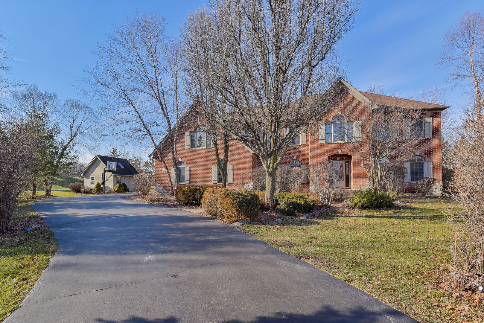 6N820 Gilmore Drive