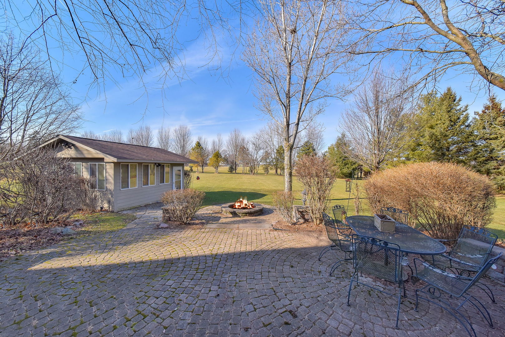 6N820 Gilmore Drive