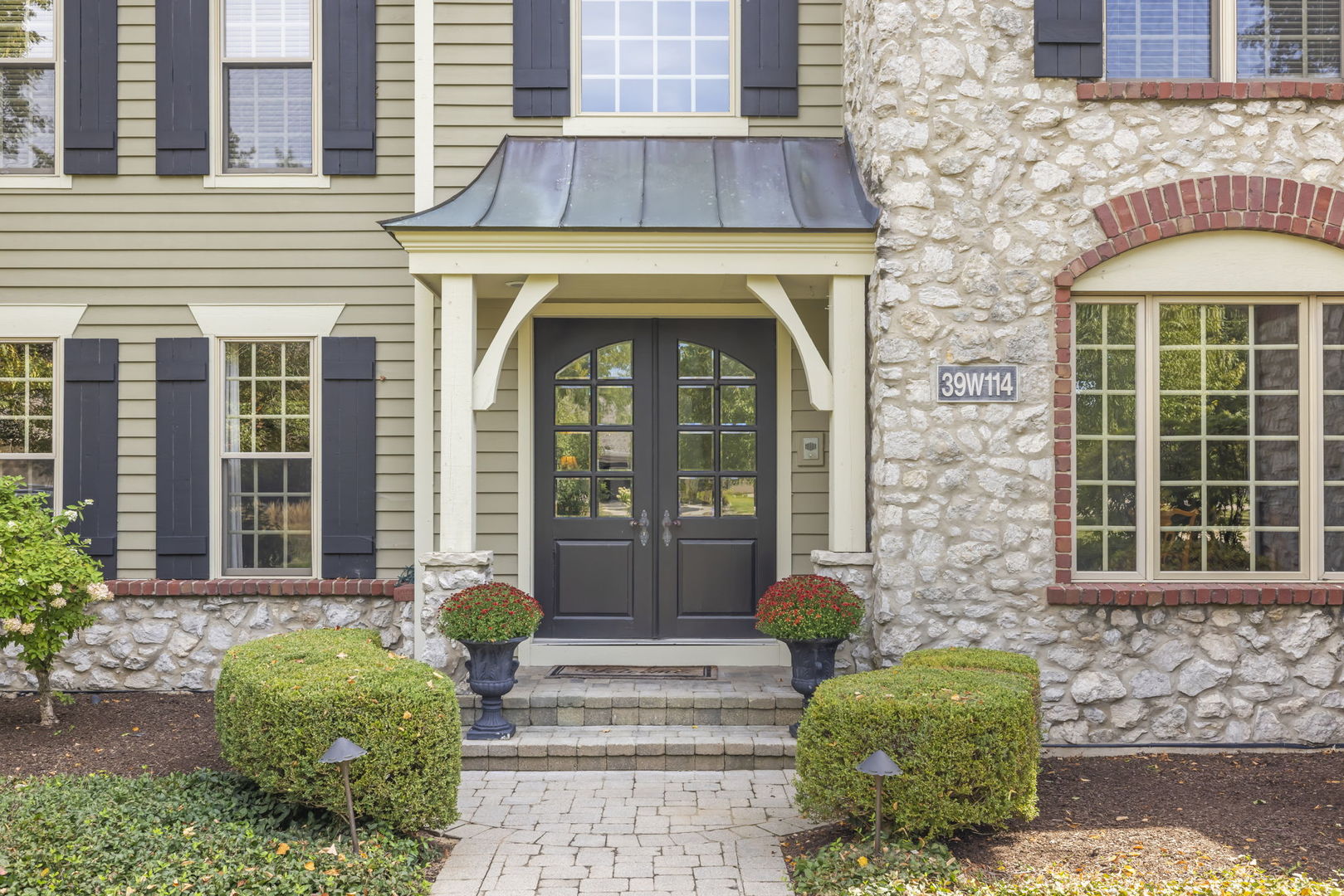 39W114 Fryendall Court