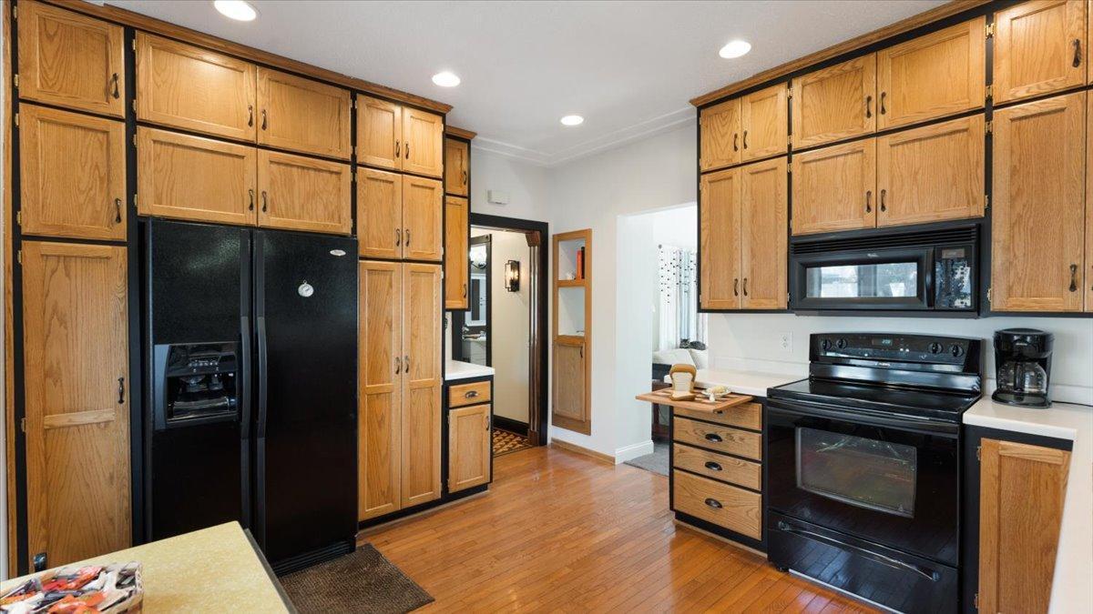 304 Main Street S