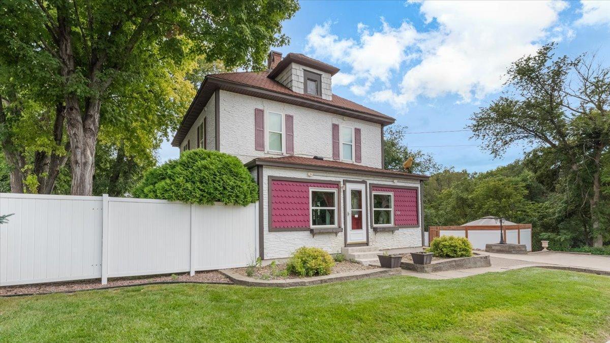 304 Main Street S