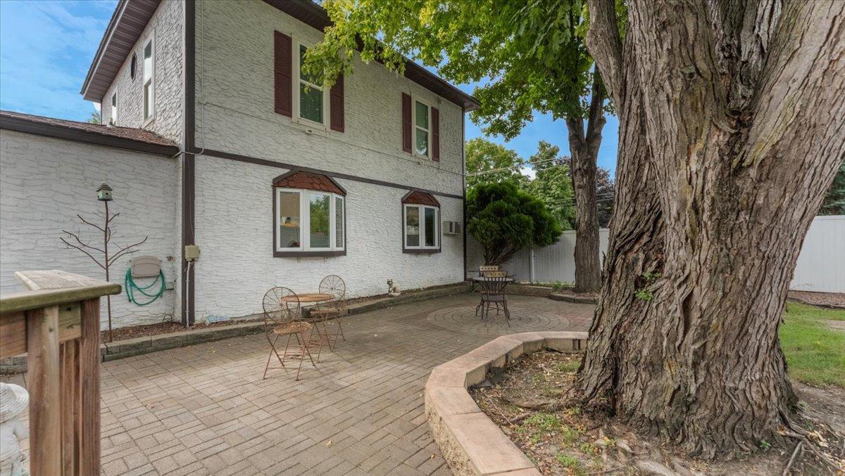 304 Main Street S
