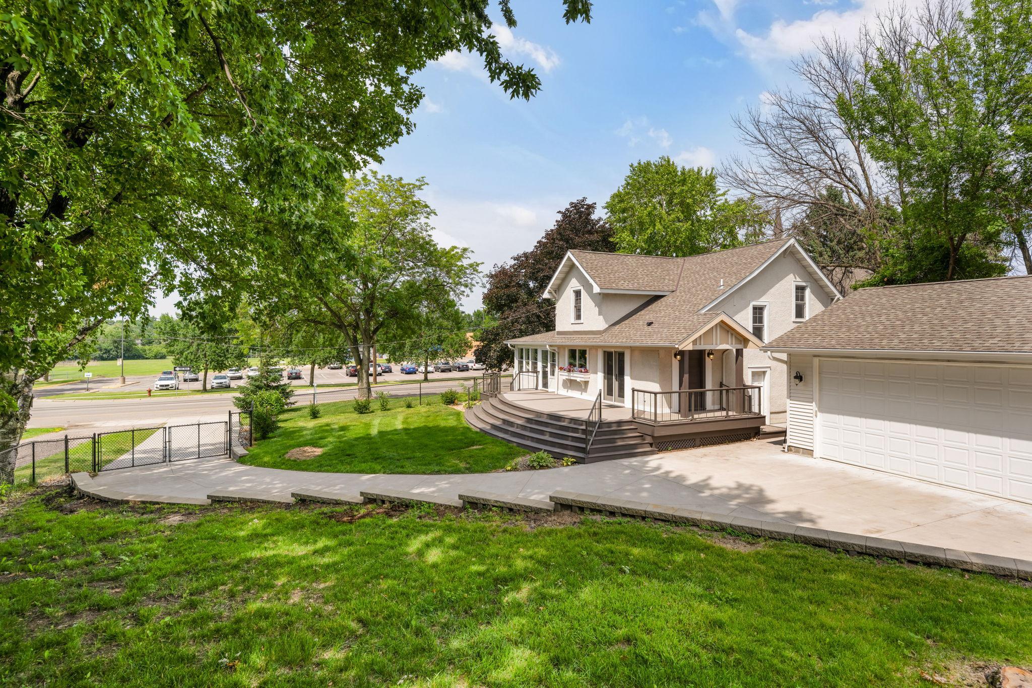 43 Central Avenue W