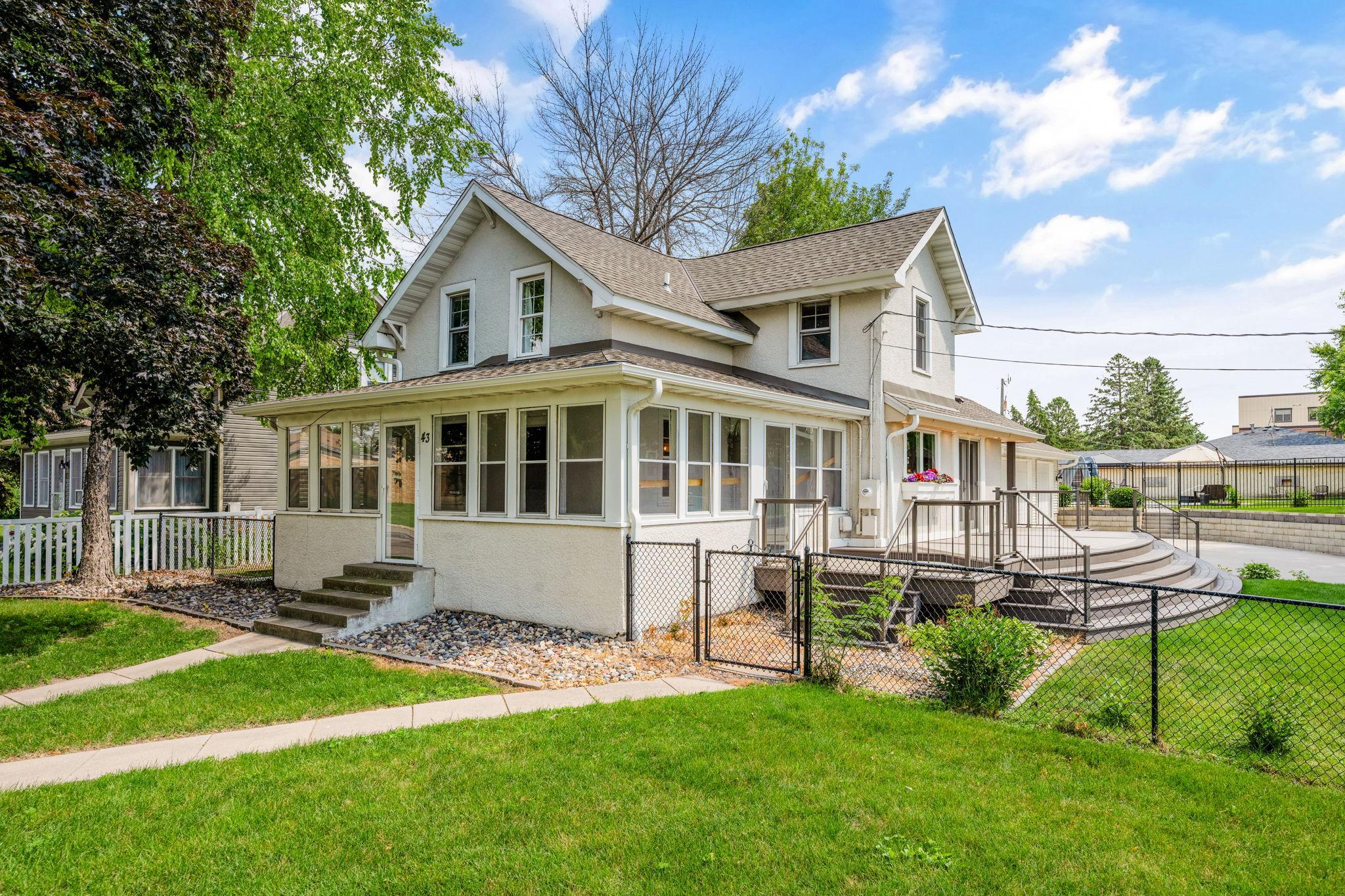 43 Central Avenue W