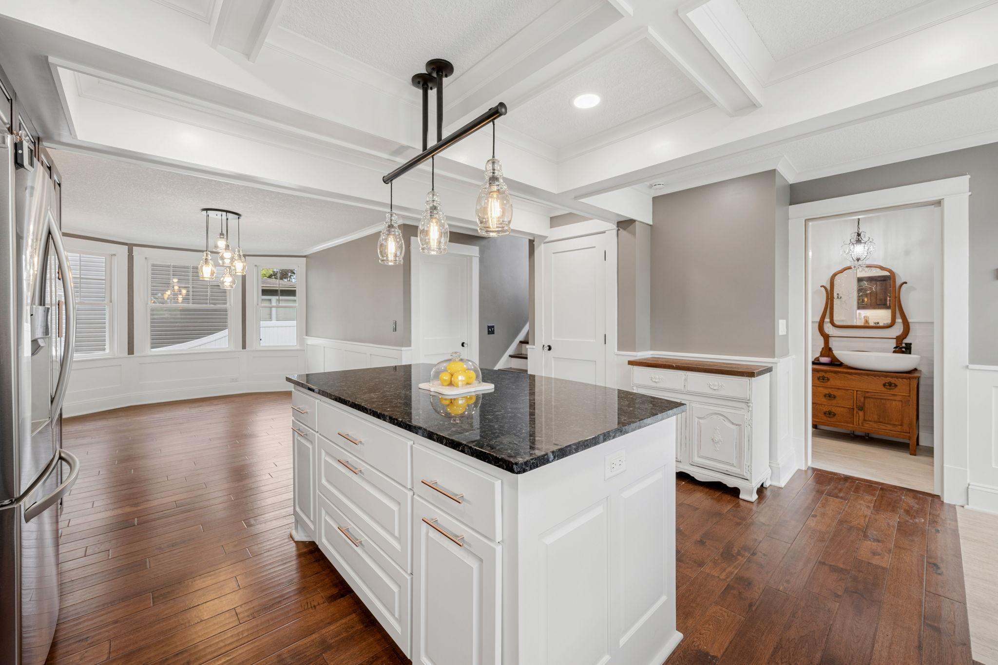 43 Central Avenue W