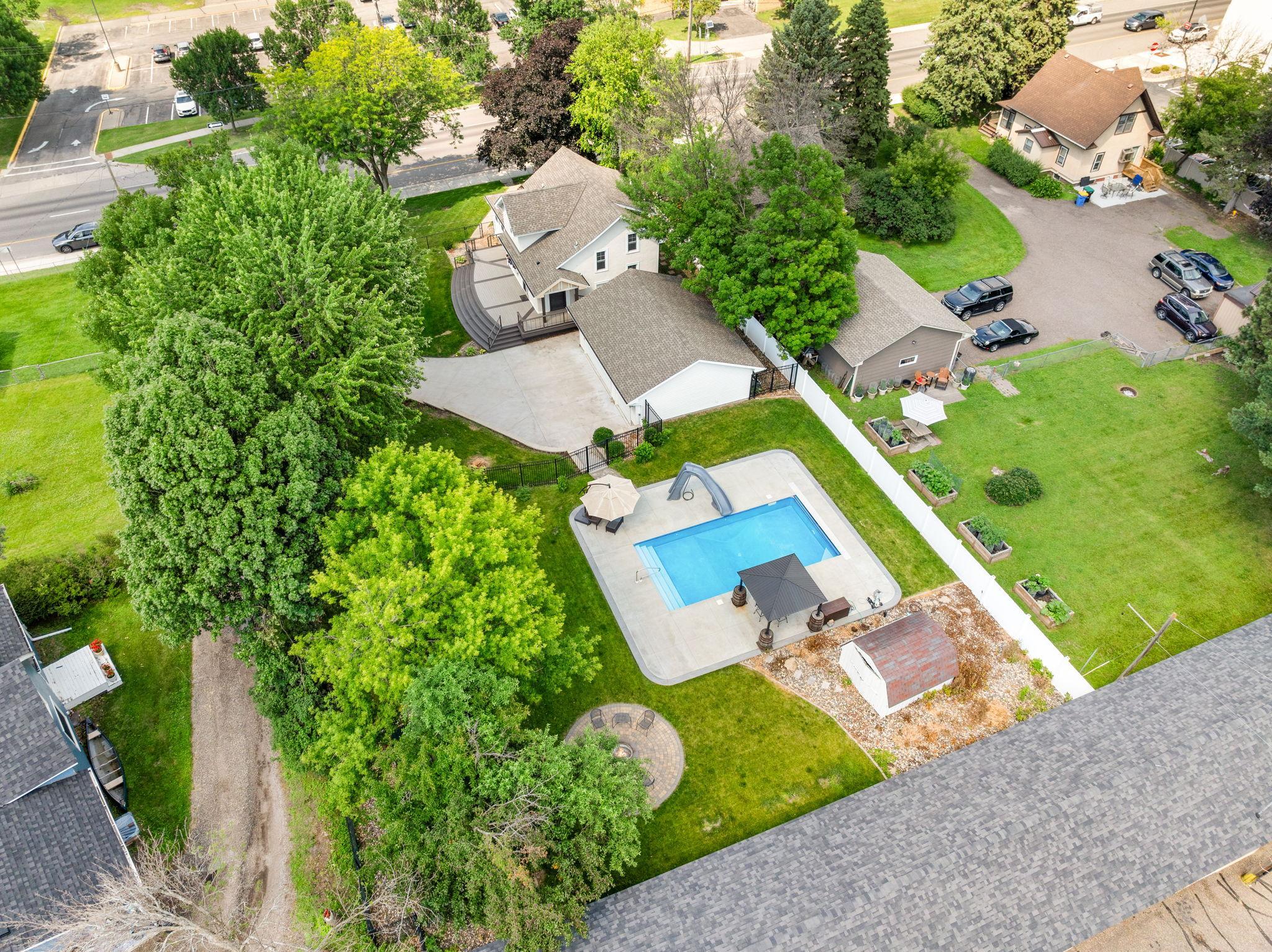43 Central Avenue W