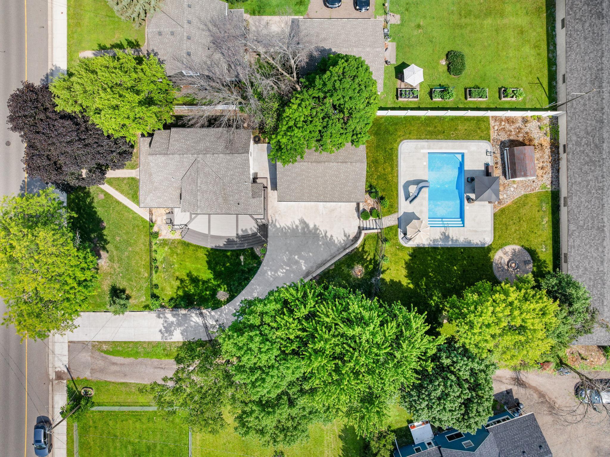43 Central Avenue W