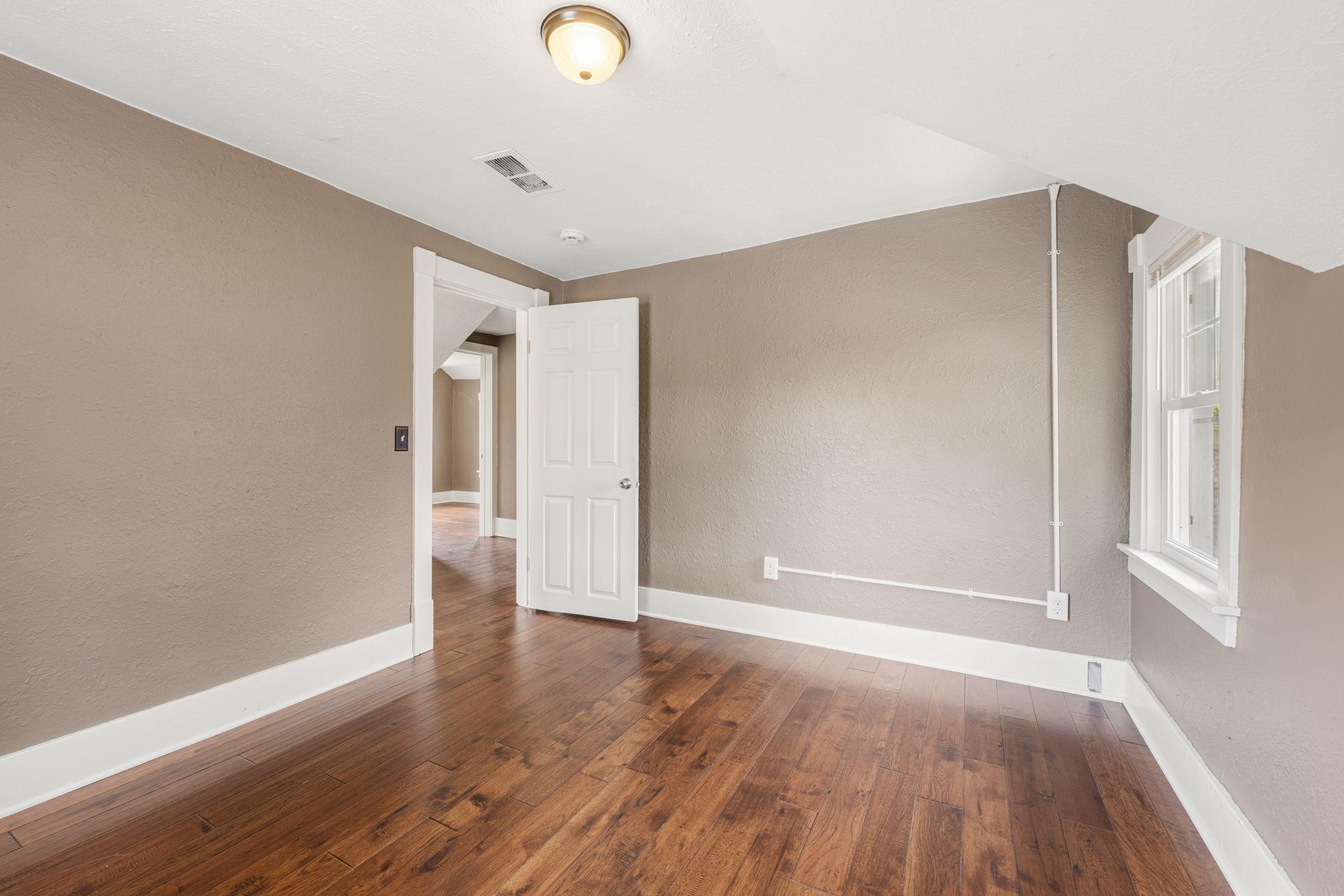 43 Central Avenue W
