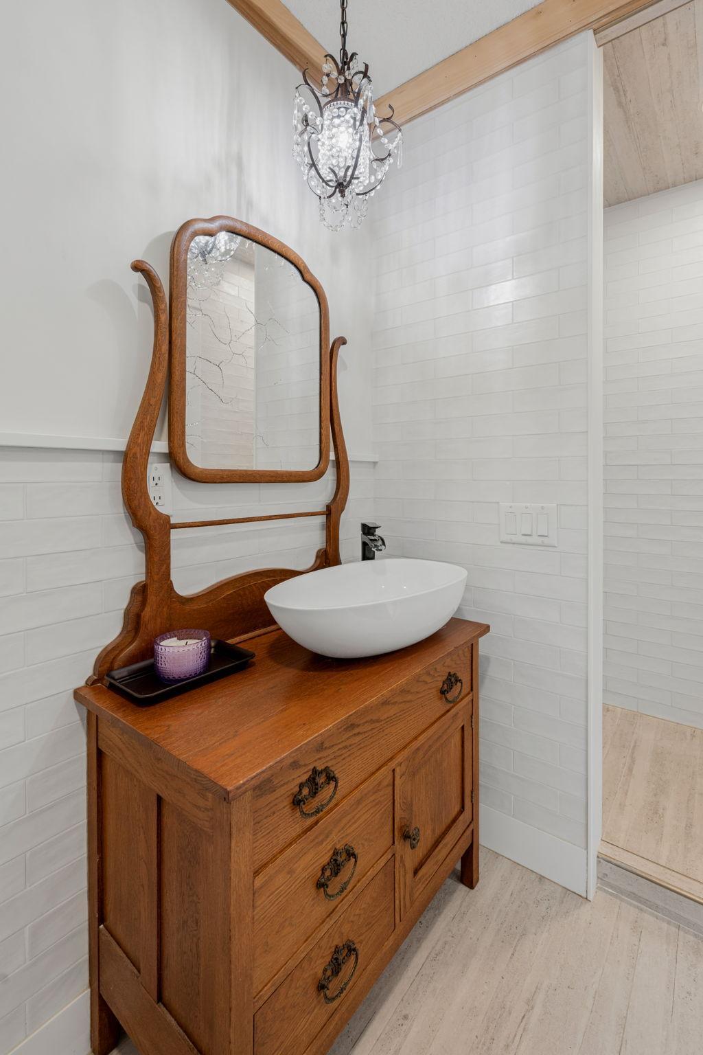 43 Central Avenue W