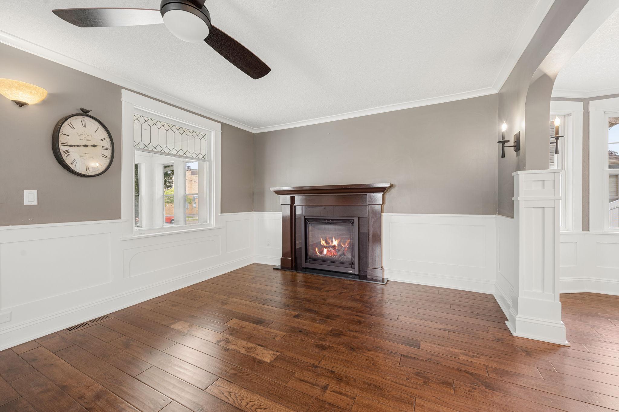 43 Central Avenue W