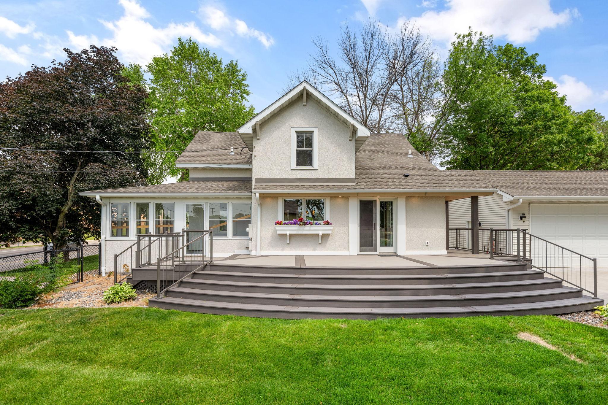 43 Central Avenue W