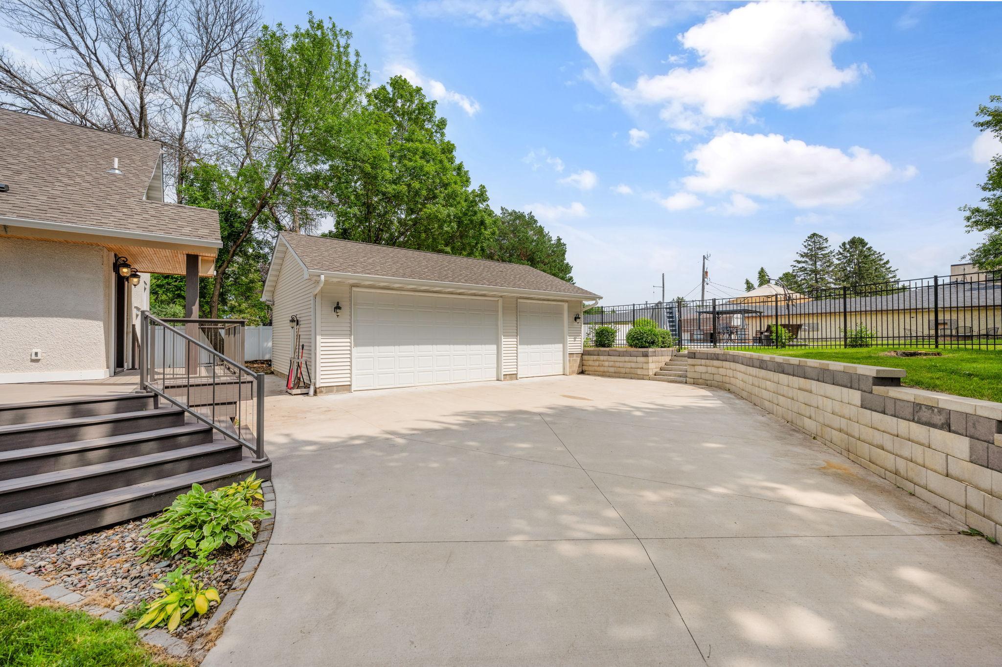 43 Central Avenue W