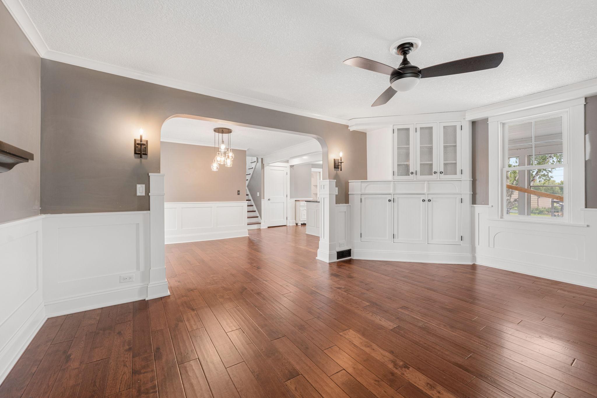 43 Central Avenue W