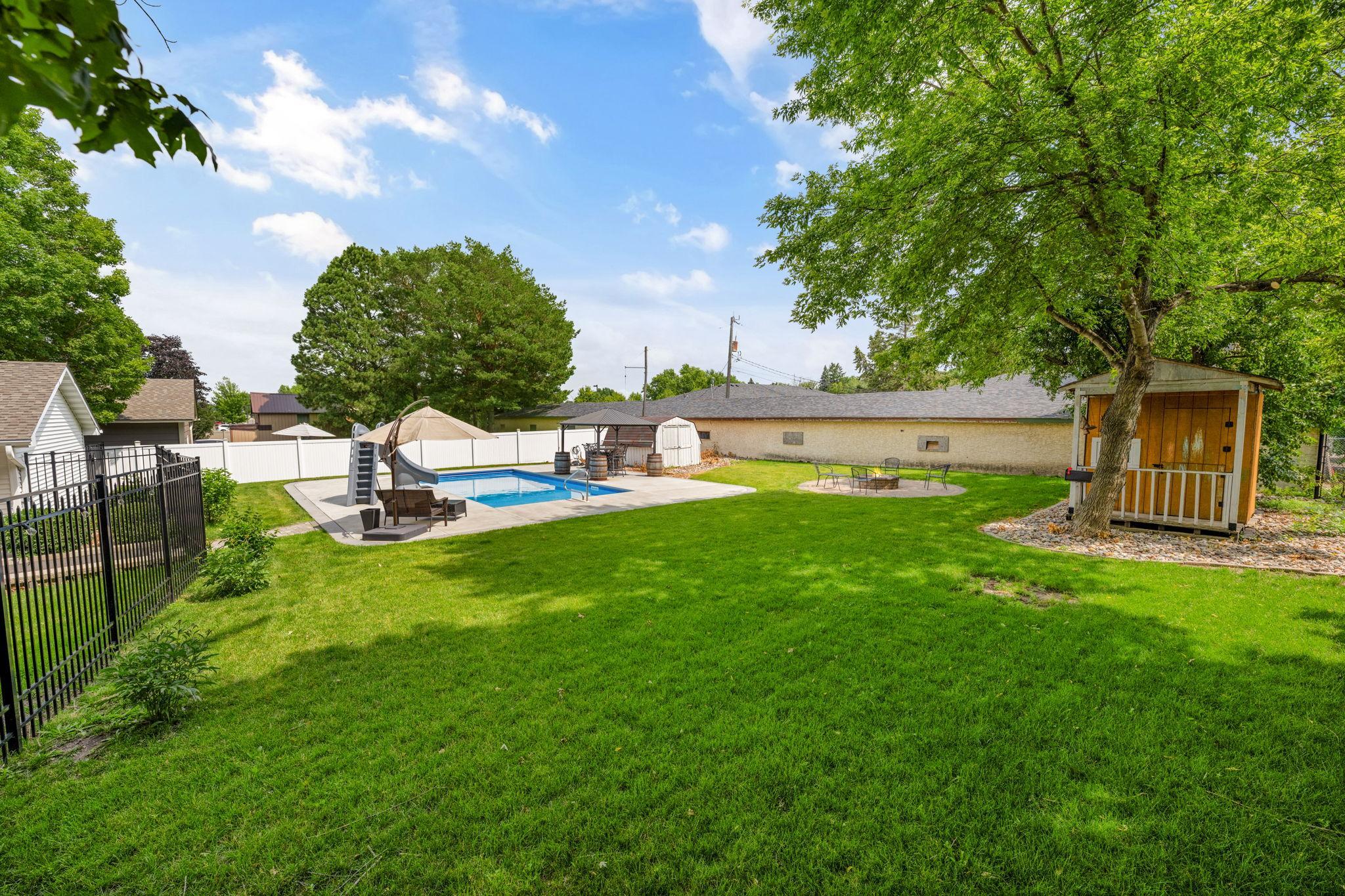 43 Central Avenue W