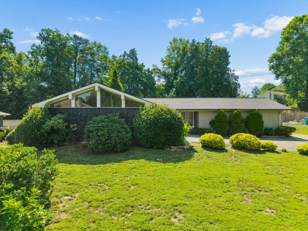 746 Hillwood Drive