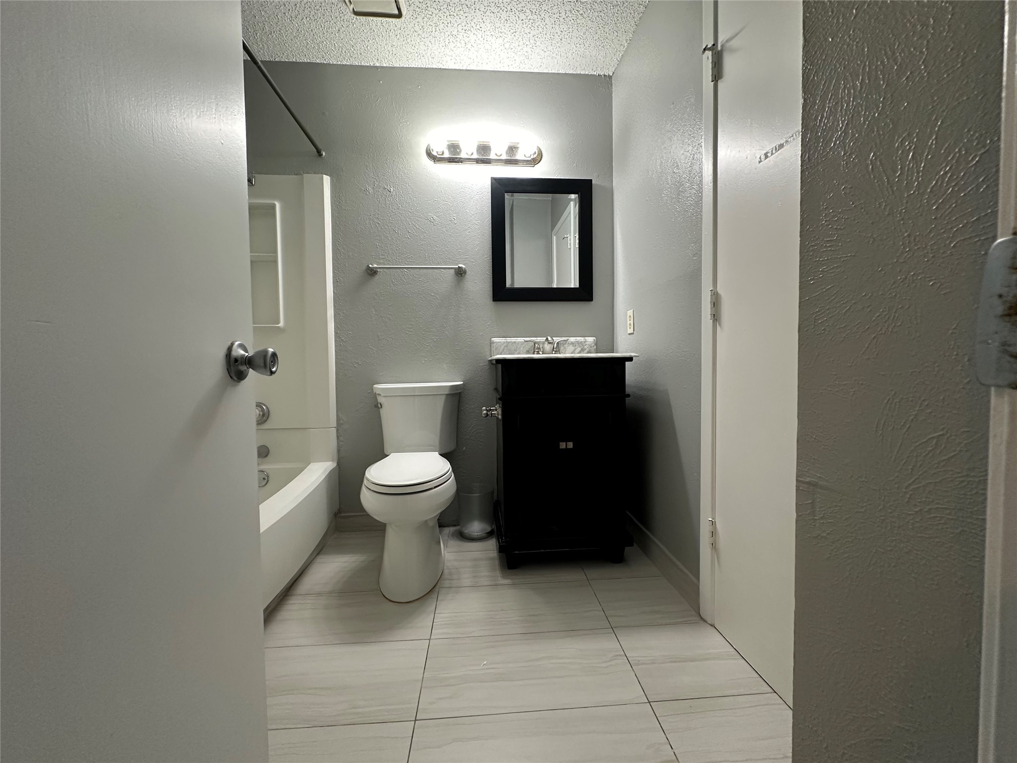 703 Lee Street 3A