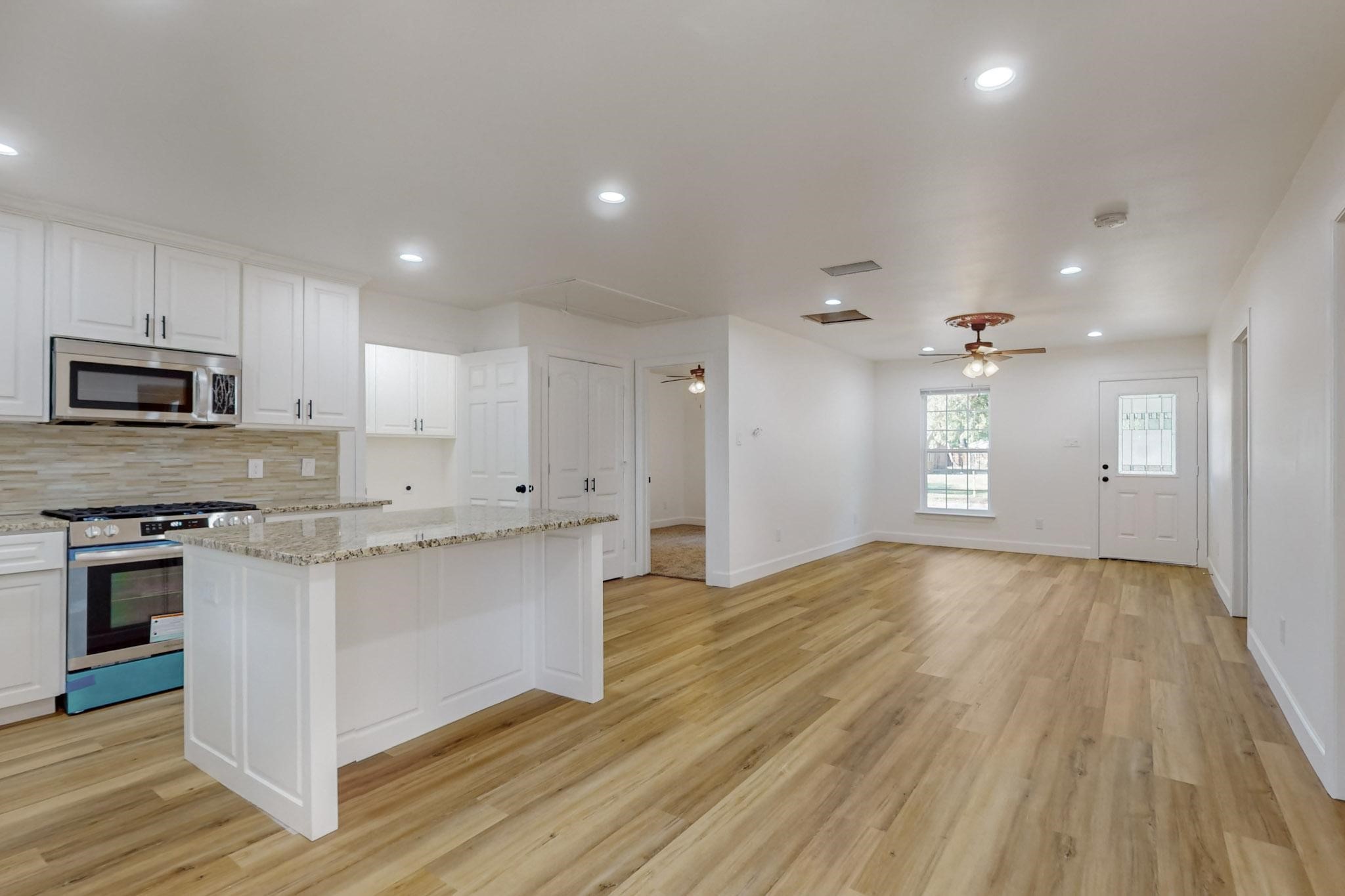 203 W Alamo Street