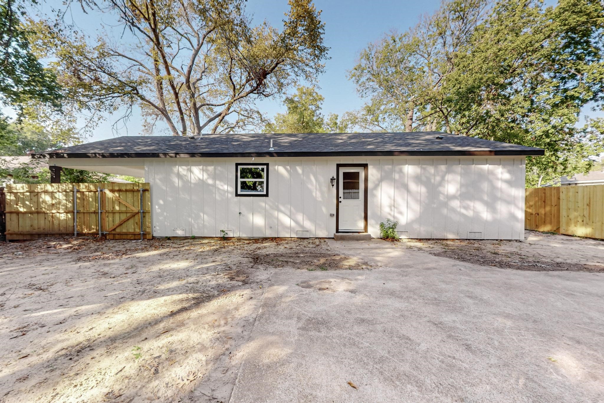 203 W Alamo Street